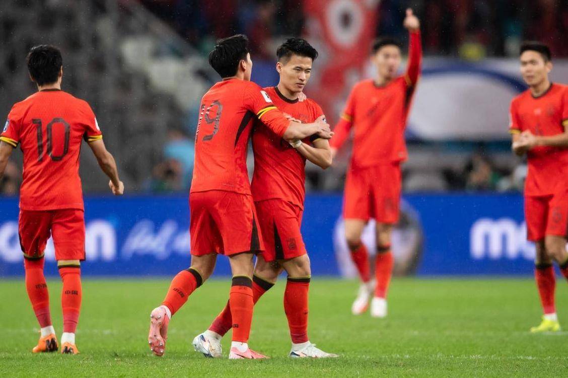 索斯盖特与国足帅位联系在一起前英格兰主帅正在香港参加活动的简单介绍  第2张