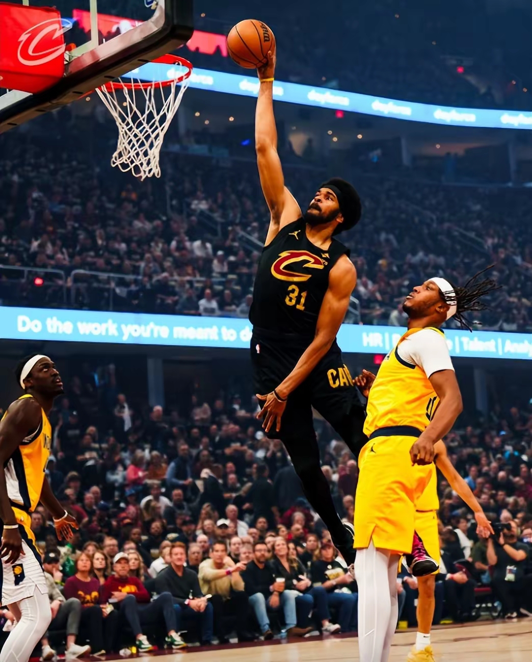 NBA常规赛骑士客场130-116逆转热火米切尔缺阵阿伦30+10