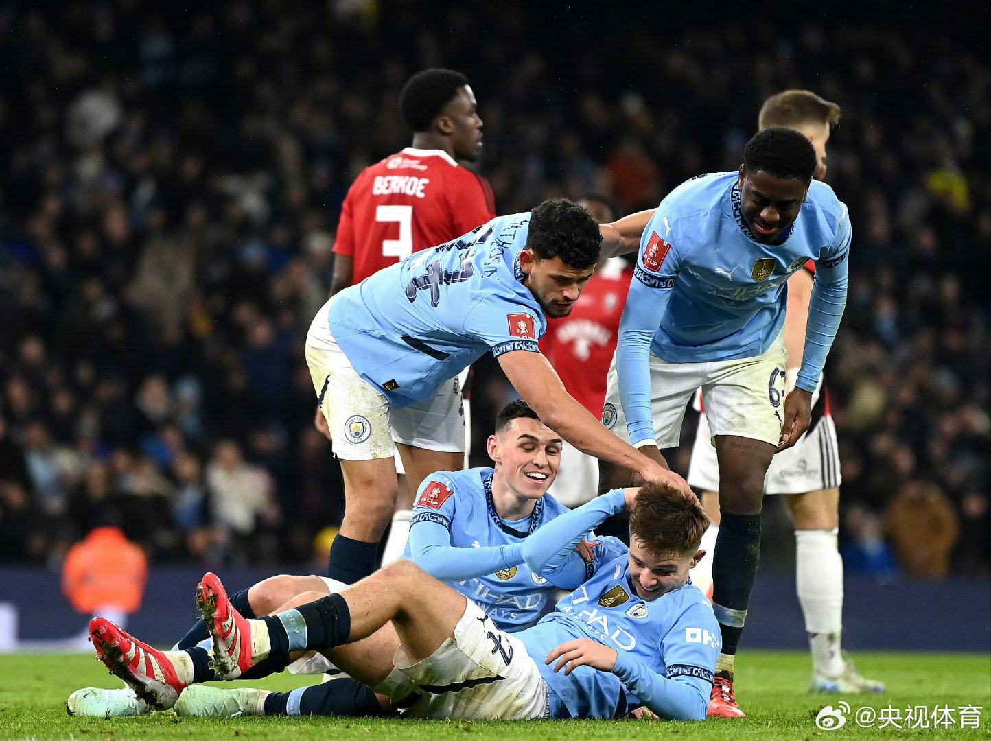 曼城希望在年底之前敲定罗德里的续约与福登的谈判进展顺利的简单介绍 第2张 曼城希望在年底之前敲定罗德里的续约与福登的谈判进展顺利的简单介绍 第2张