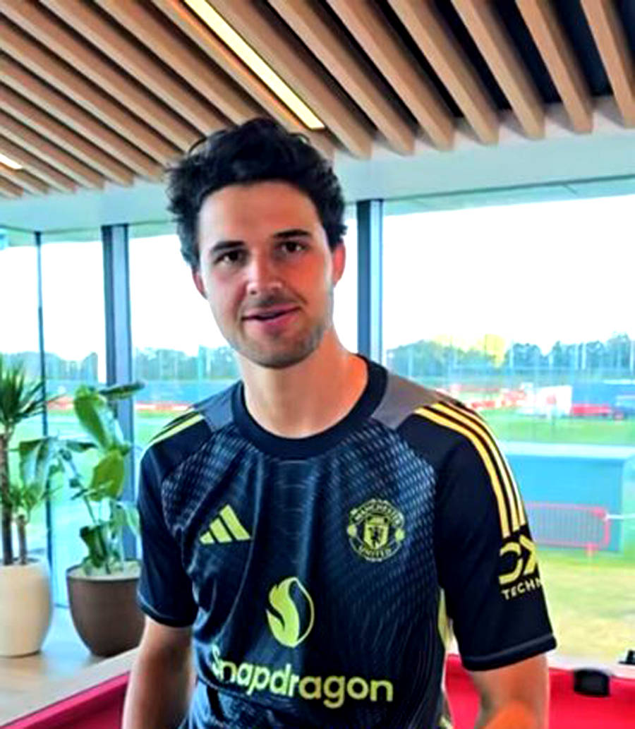 包含阿莫林想夏窗签新的主力门将奥纳纳在曼联前途不明的词条  第1张