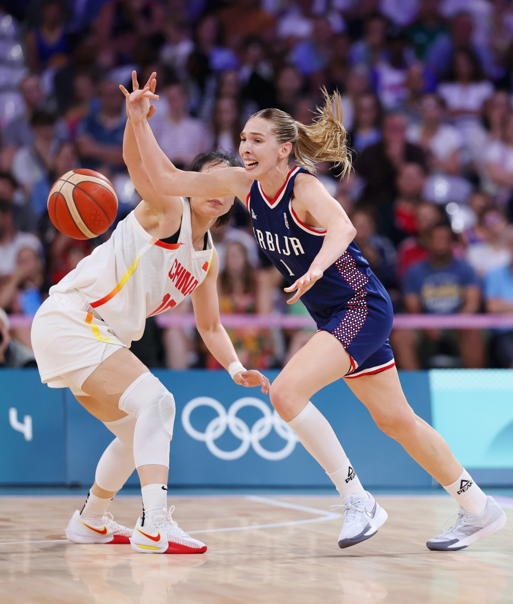 阿女LLF:联合佛罗里达州女篮VS奥布拉斯女篮的简单介绍  第2张