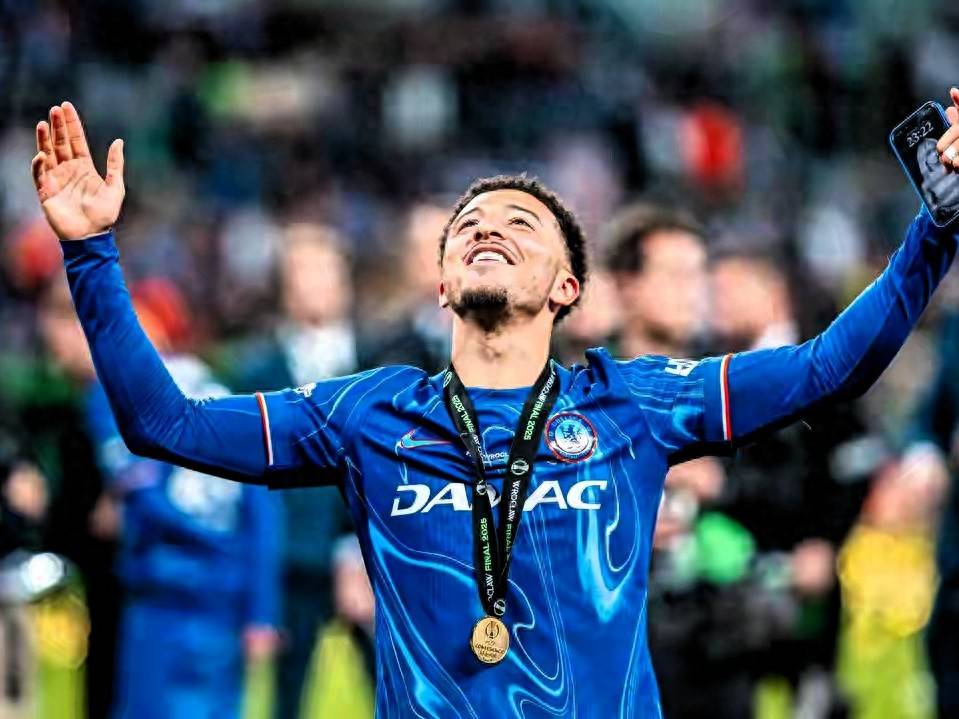 曝多特尚未计划签下桑乔球员薪资过高的简单介绍 第2张 曝多特尚未计划签下桑乔球员薪资过高的简单介绍 第2张