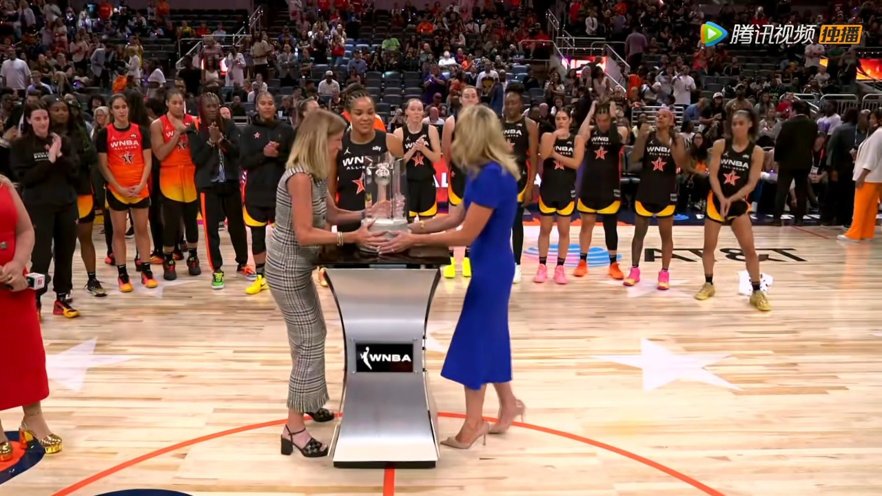 科利尔当选wnba全明星mvp豪取36分刷新纪录的简单介绍 第2张 科利尔当选wnba全明星mvp豪取36分刷新纪录的简单介绍 第2张