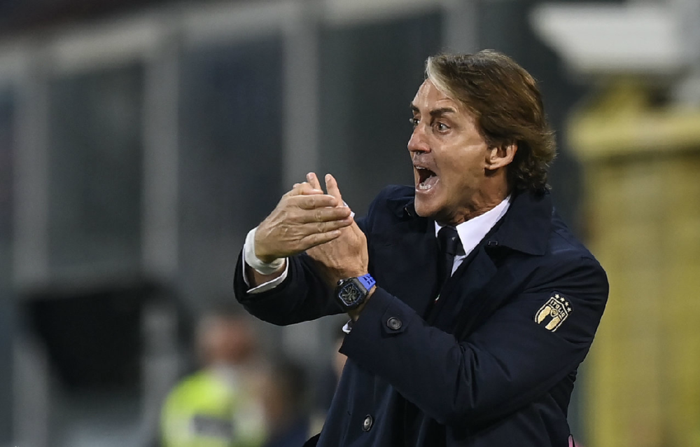 关于卡拉菲奥里因伤提前离开国家队球员无缘意大利关键战的信息  第1张