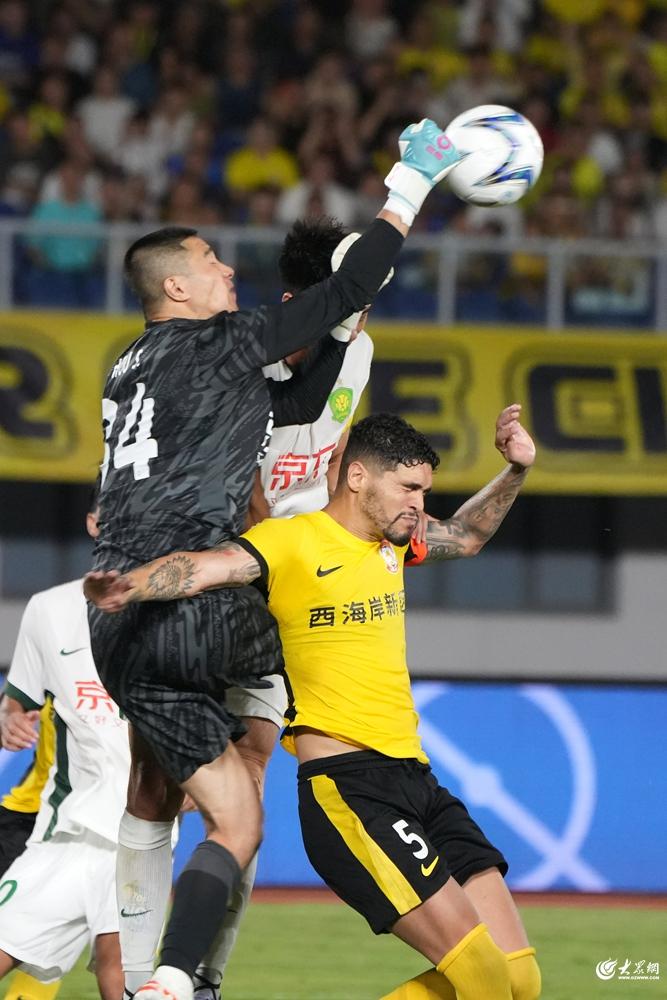 足协杯1/8决赛大连鲲城0-2青岛西海岸阿齐兹破僵戴维森锁胜局的简单介绍 第1张 足协杯1/8决赛大连鲲城0-2青岛西海岸阿齐兹破僵戴维森锁胜局的简单介绍 第1张