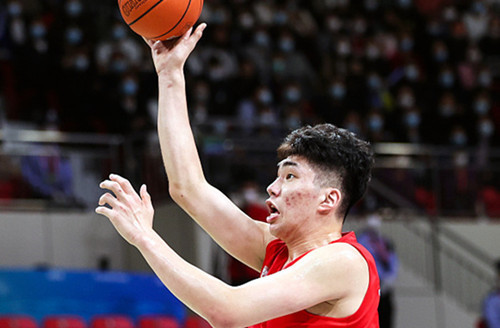 余嘉豪季前赛3连败第三场砍下10分4板 第2张 余嘉豪季前赛3连败第三场砍下10分4板 第2张