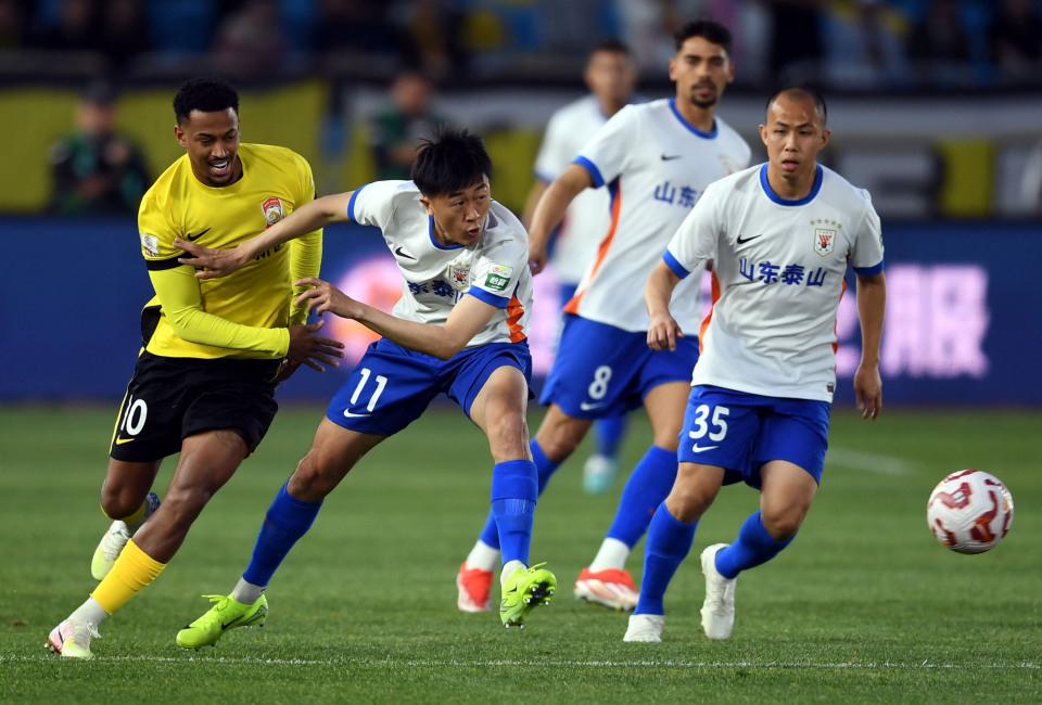 关于中超青岛西海岸0-0云南玉昆阿齐兹险破门韩子龙失良机的信息