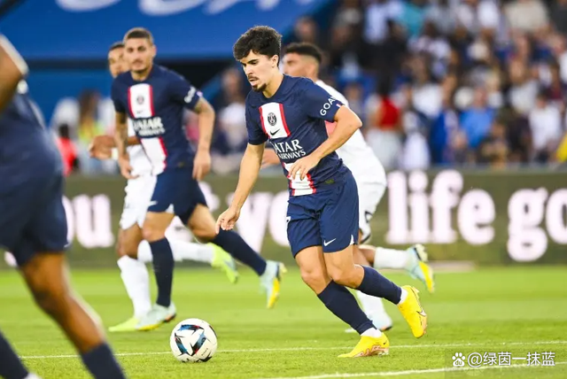 关于梅西对维蒂尼亚挥拳疑似输球情绪失控的信息 第2张 关于梅西对维蒂尼亚挥拳疑似输球情绪失控的信息 第2张