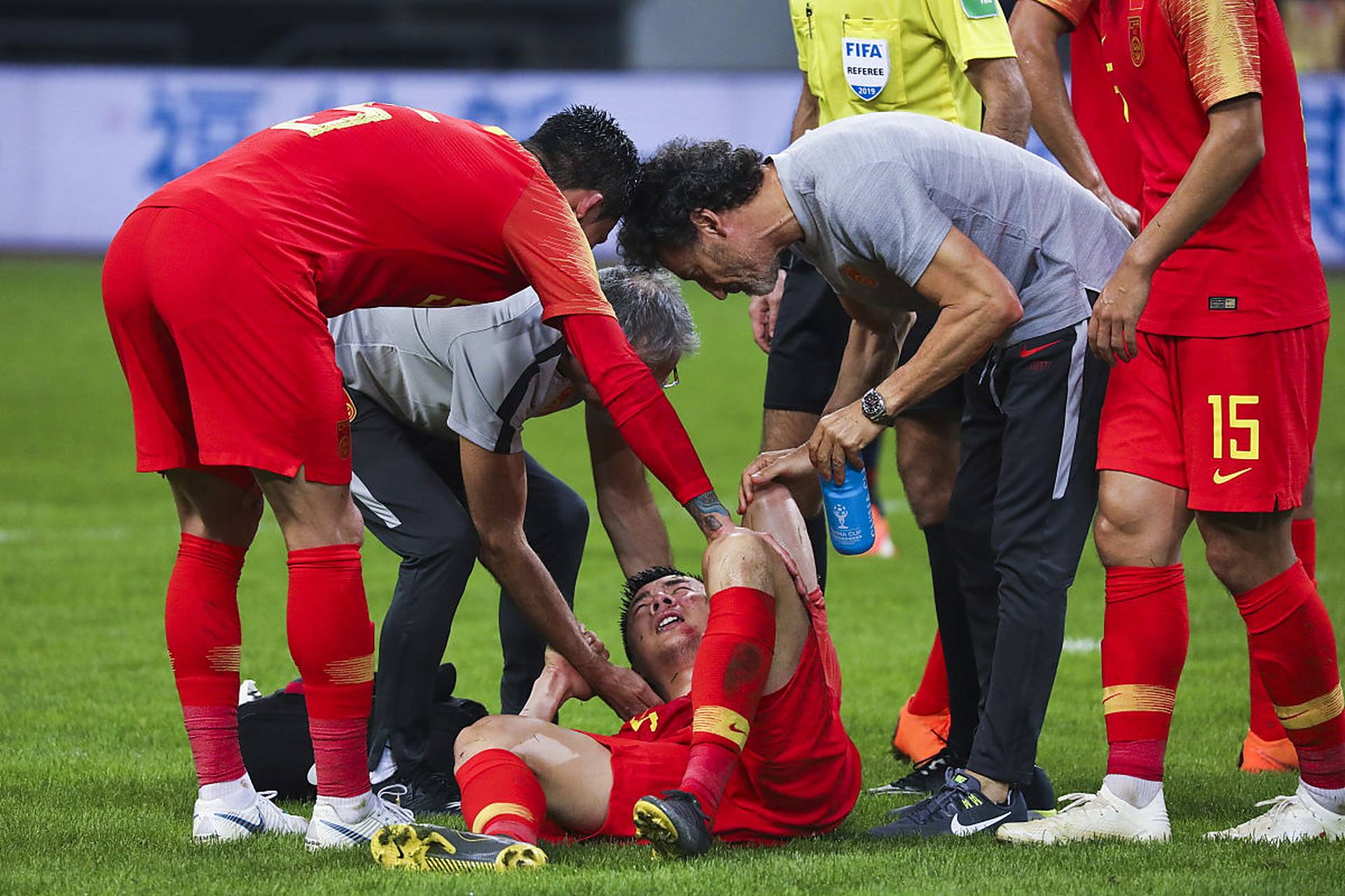 国足上海集训武磊有点跟不上膝盖伤势出现反复的简单介绍 第2张 国足上海集训武磊有点跟不上膝盖伤势出现反复的简单介绍 第2张