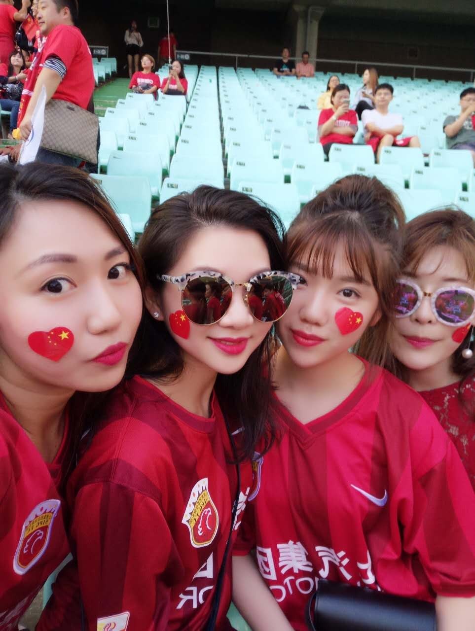 包含蓉城后卫杨帅晒妻女现场观战照蓉城晋级亚冠正赛的词条 第1张 包含蓉城后卫杨帅晒妻女现场观战照蓉城晋级亚冠正赛的词条 第1张