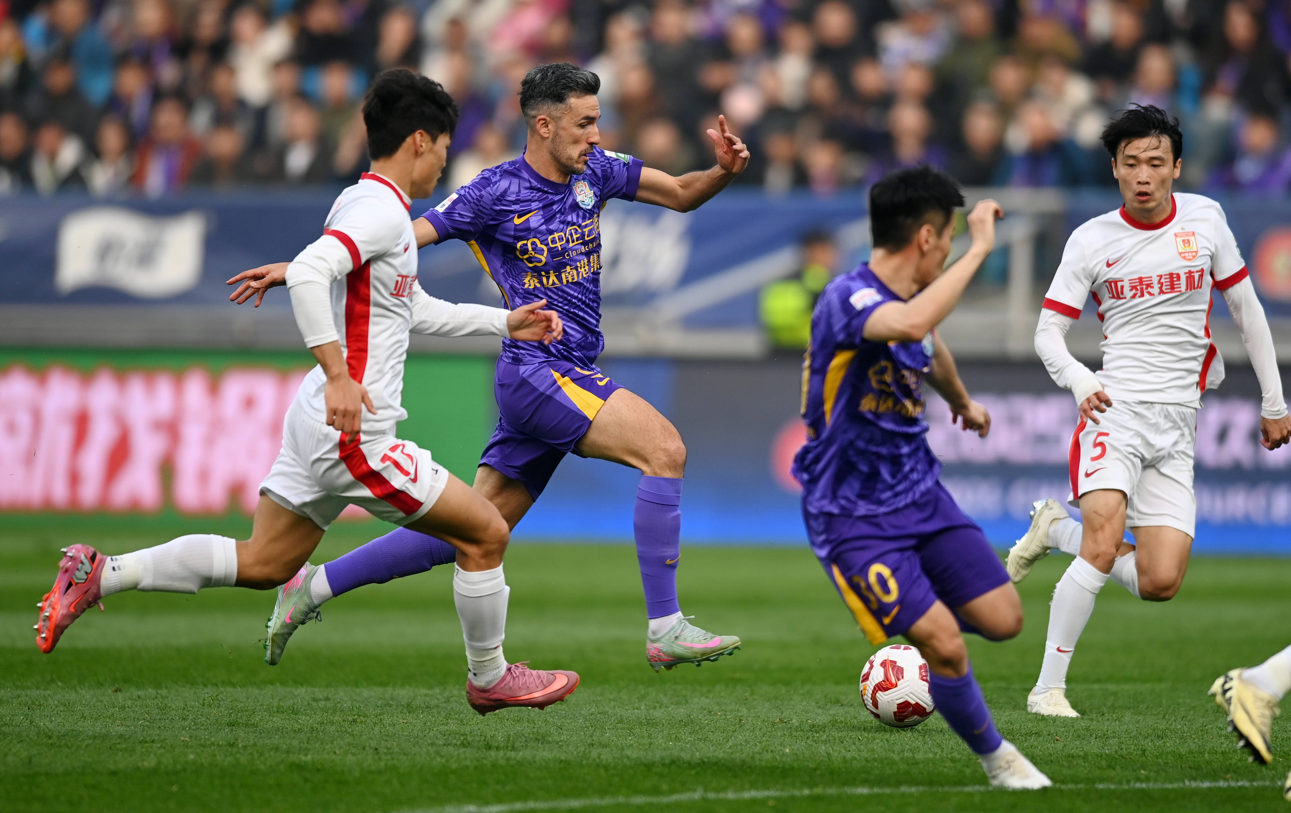 中超上海海港1-1天津津门虎丢榜首加布里埃尔点射基莱斯扳平的简单介绍 第1张 中超上海海港1-1天津津门虎丢榜首加布里埃尔点射基莱斯扳平的简单介绍 第1张