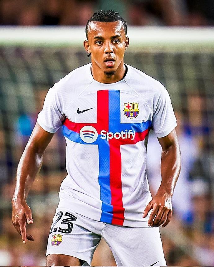 包含诺丁汉森林接近签下里昂边锋福法纳俱乐部之间已经达成协议的词条  第2张