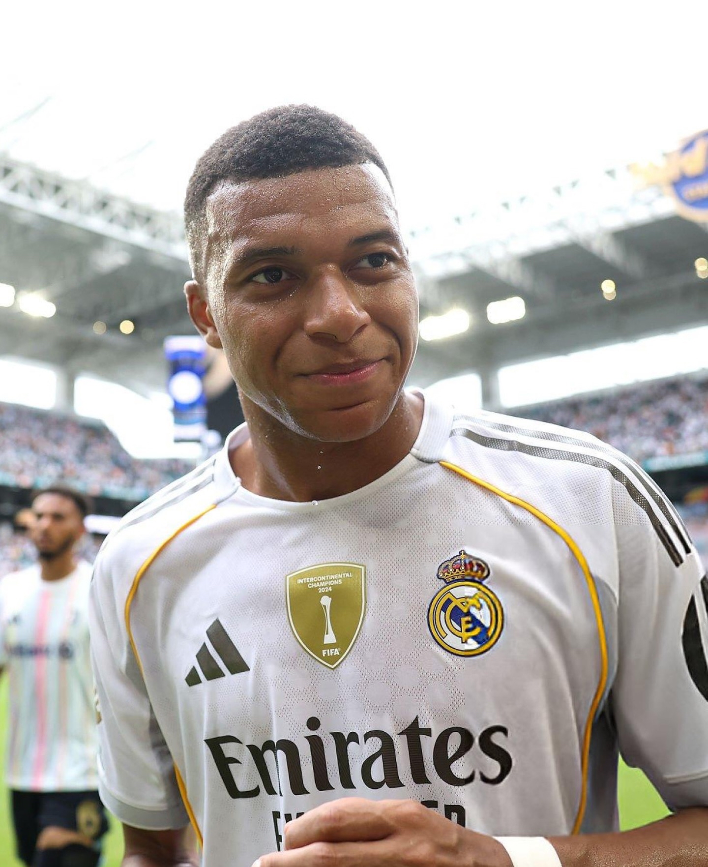 关于姆巴佩暗示乌帕梅卡诺加盟皇马拜仁仍在与球员谈判中的信息